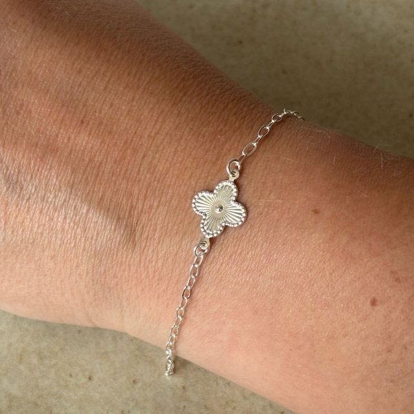 PULSEIRA TREVO PRATA III 19CM