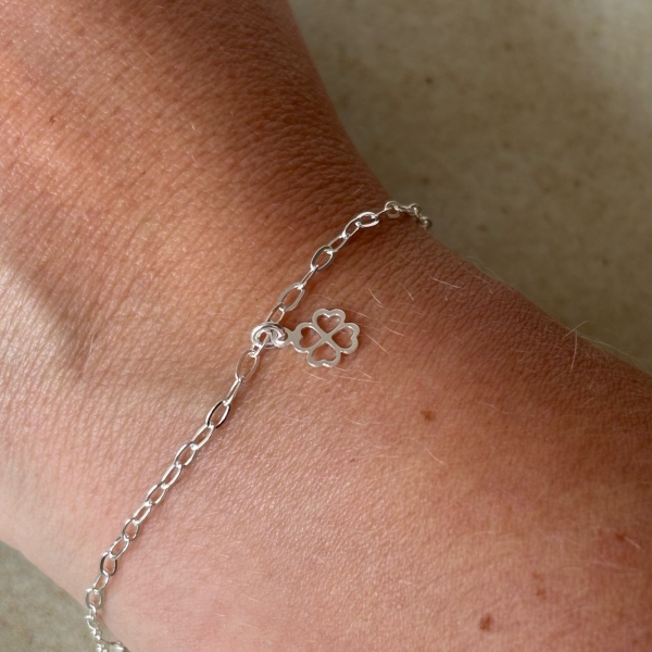 PULSEIRA PINGENTE TREVO 18CM