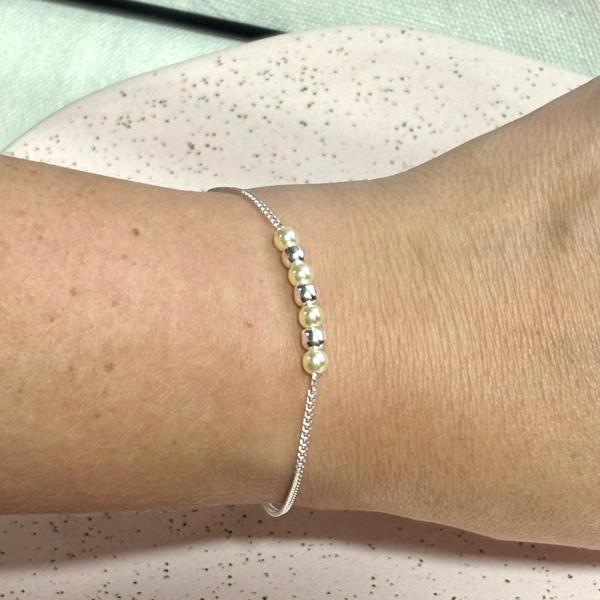 PULSEIRA BOLA E PÉROLAS TAM 18CM