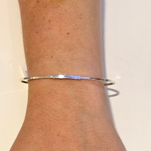 BRACELETE COM FECHO QUADRADO