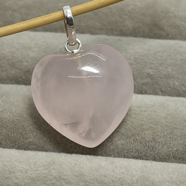 PINGENTE CORAÇÃO QUARTZO ROSA