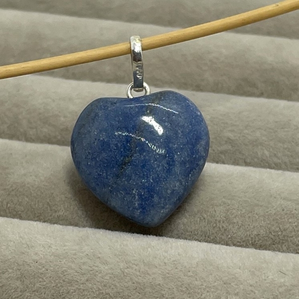 PINGENTE CORAÇÃO QUARTZO AZUL
