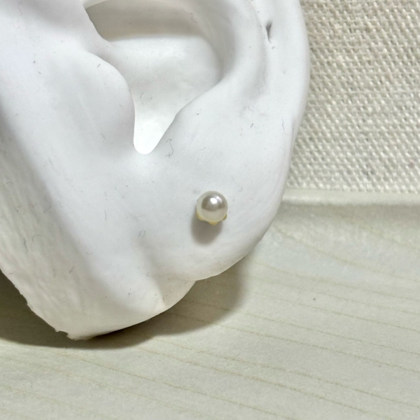 BRINCO PÉROLA BRANCA 4MM