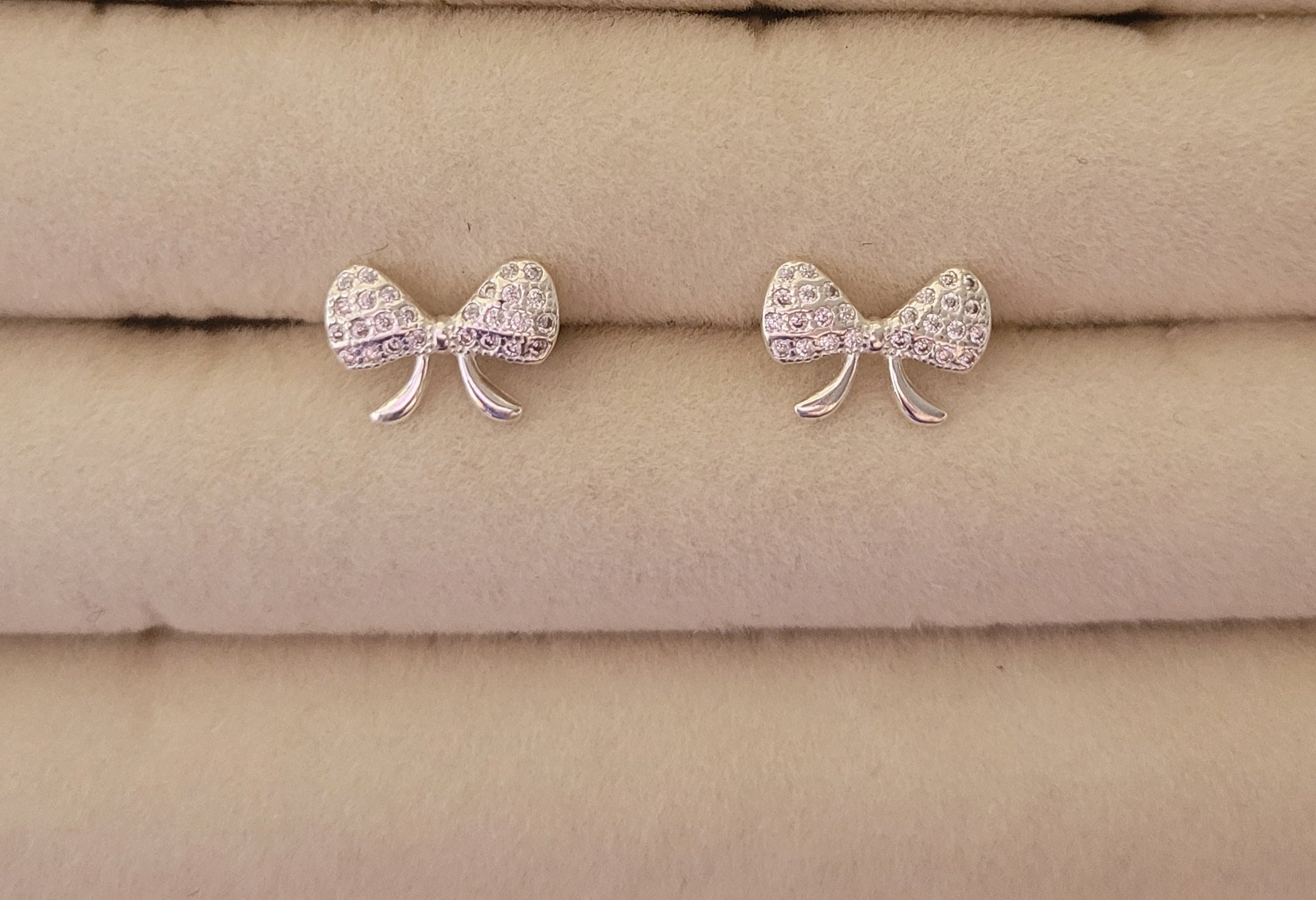 BRINCO LAÇO ZIRCÔNIAS