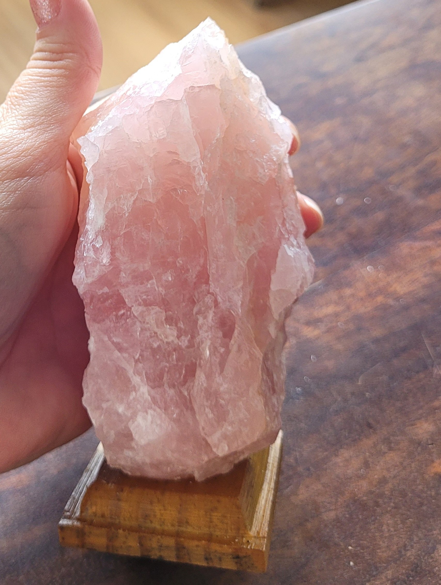 PEDRA NA BASE DE MADEIRA QUARTZO ROSA - Image 2